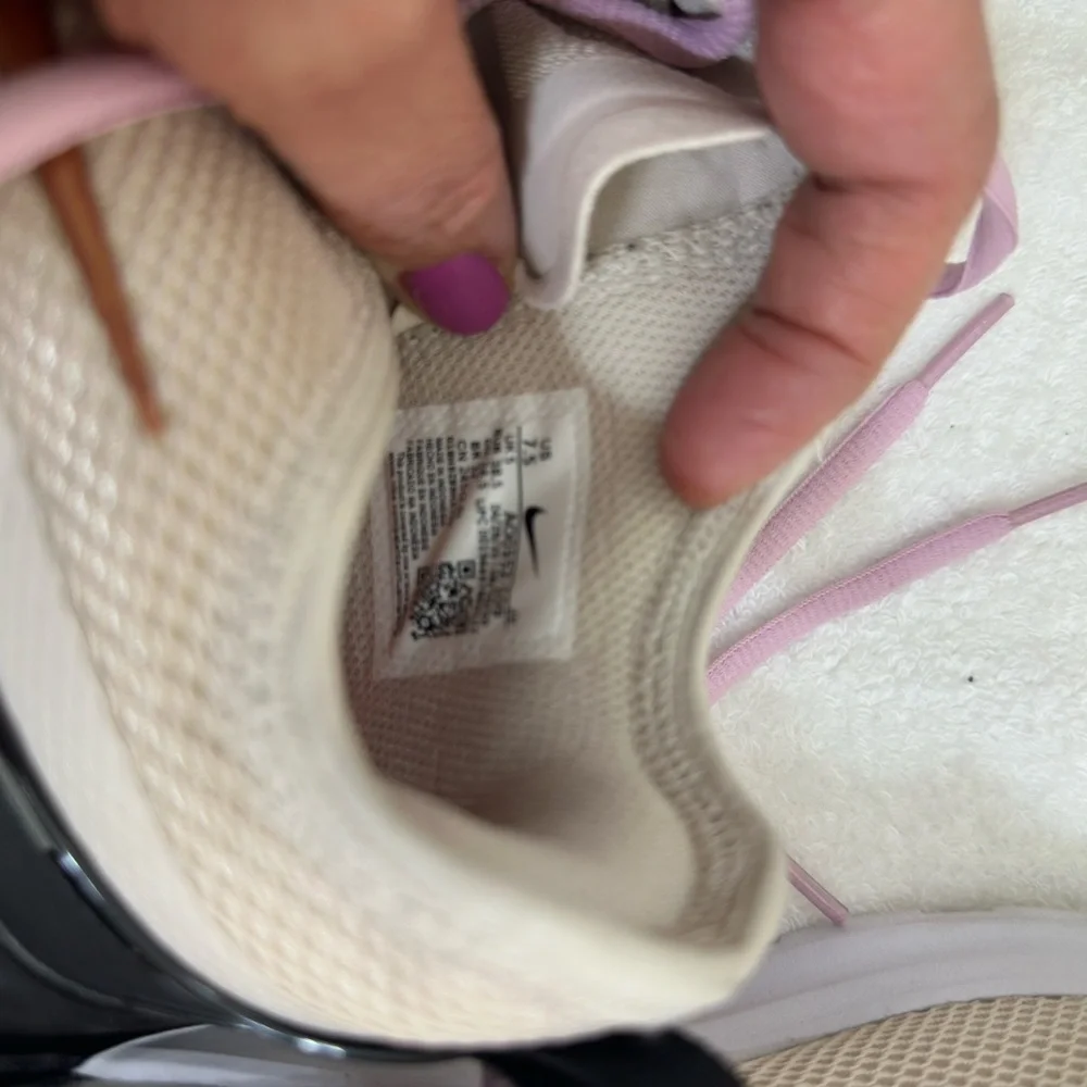 Nike Women's Beige and Pink Athletic Sneakers